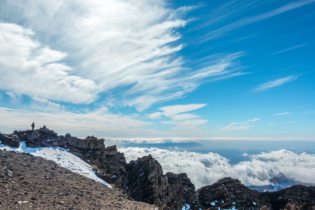 四月登山比赛活动方案，畅享自然，竞技高峰